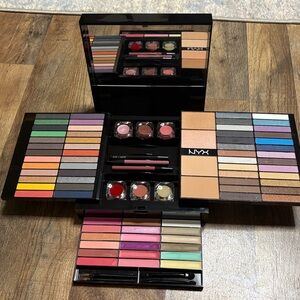 Multicolor Makeup Palette Set